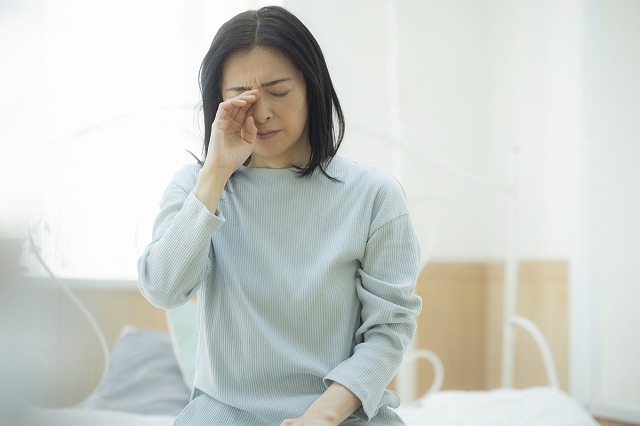 寝ても寝ても眠い女性の原因は？